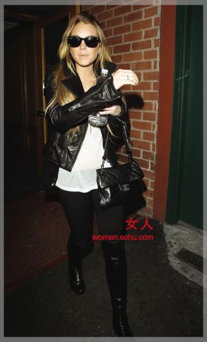 IT GIRL必收! 皮夹克+过臀衫有范儿